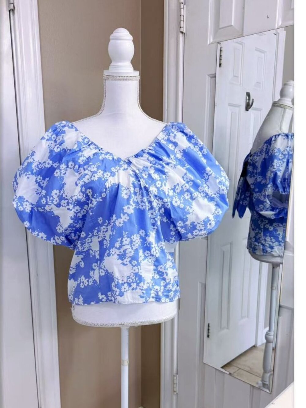 Marc New York blue and white floral puff-bubble sleeve blouse size XL